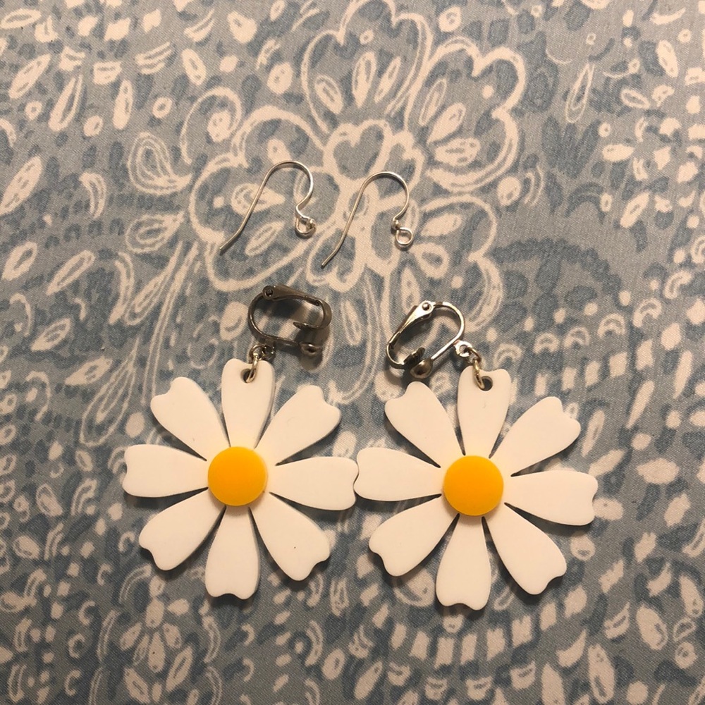 Clip-On Kikay Daisy earrings w/ hooks for conversion